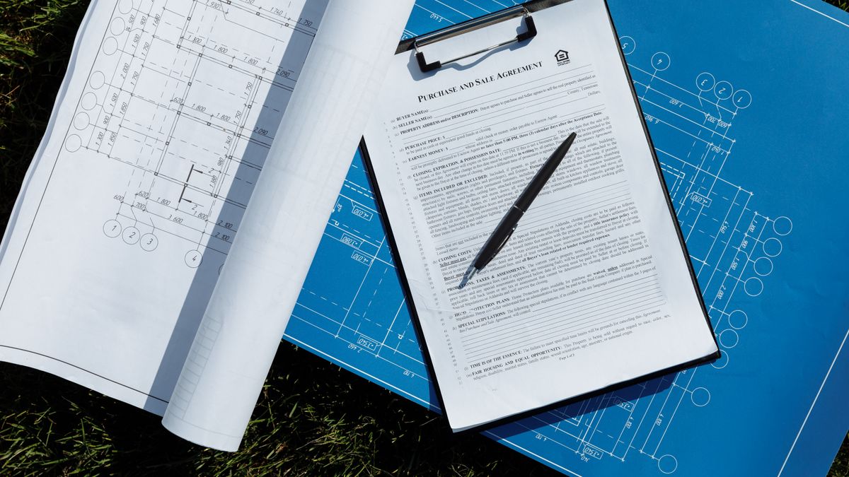 Architecte et expert-comptable instruisant le bilan d'une opération de marchand de biens, Archipreneurs